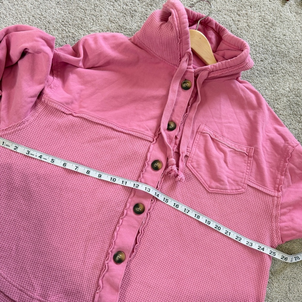 American Eagle Women’s Textured Big Hug Hooded Waffle Shaket Button Front Pink M - Picture 12 of 14